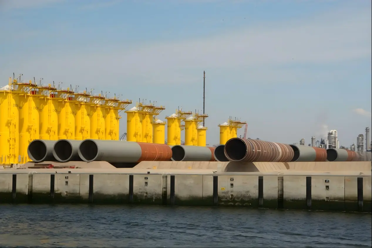 Lamprell offshore plate rolling operation ? EZHONG reference project