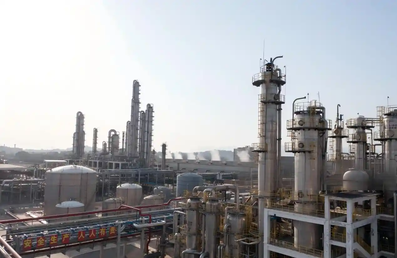 Boiler drum and heat exchanger vessel leveling