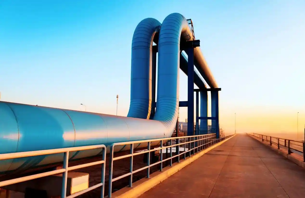 Large capacity pipe forming for pipeline sections